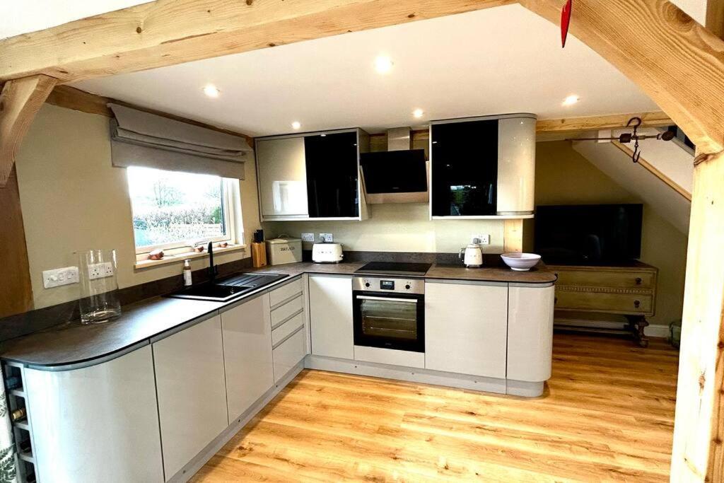 The Old Workshop - A Cosy Country Retreat Vila Gloucester Exterior foto